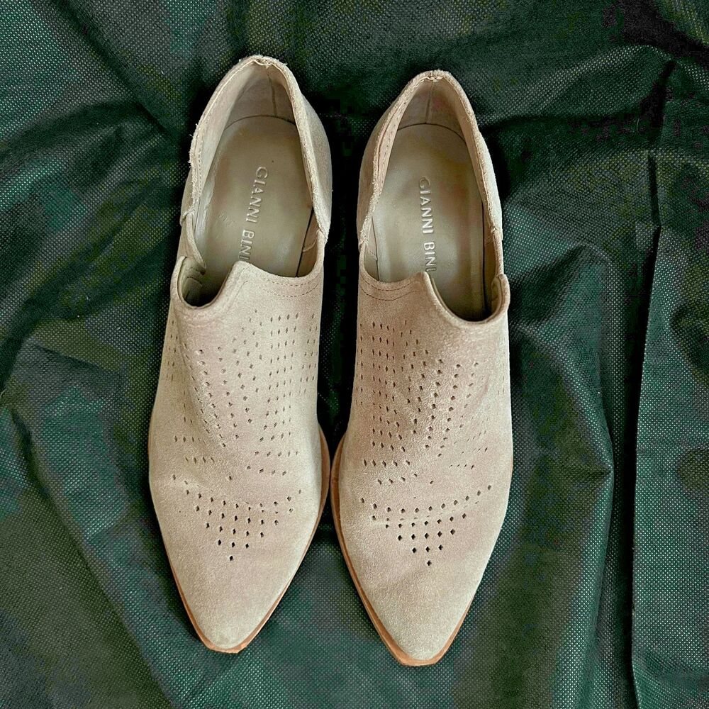 Gianni Bini Women’s Tan Suede Ankle Boots Size 8 Perforated Bootie Boho Western